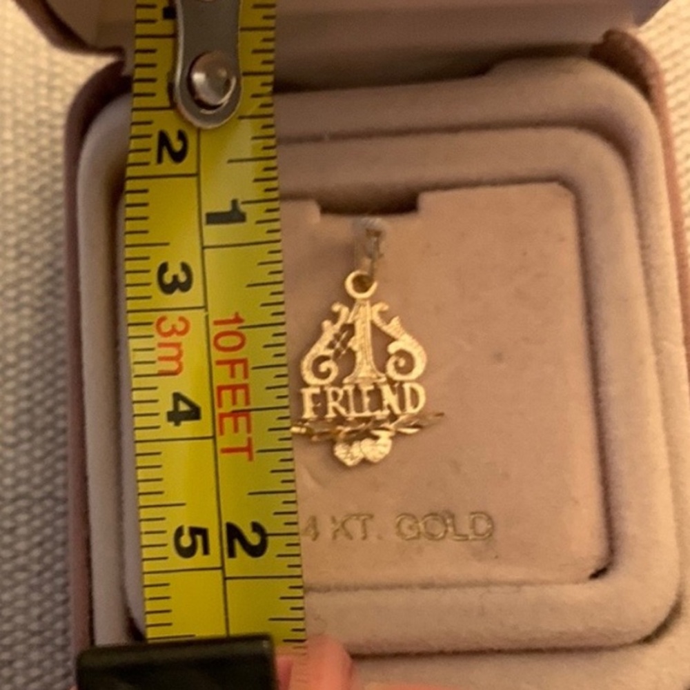 Beautiful vintage 1980’s 14 karat gold Friend charm!! - Picture 4 of 9